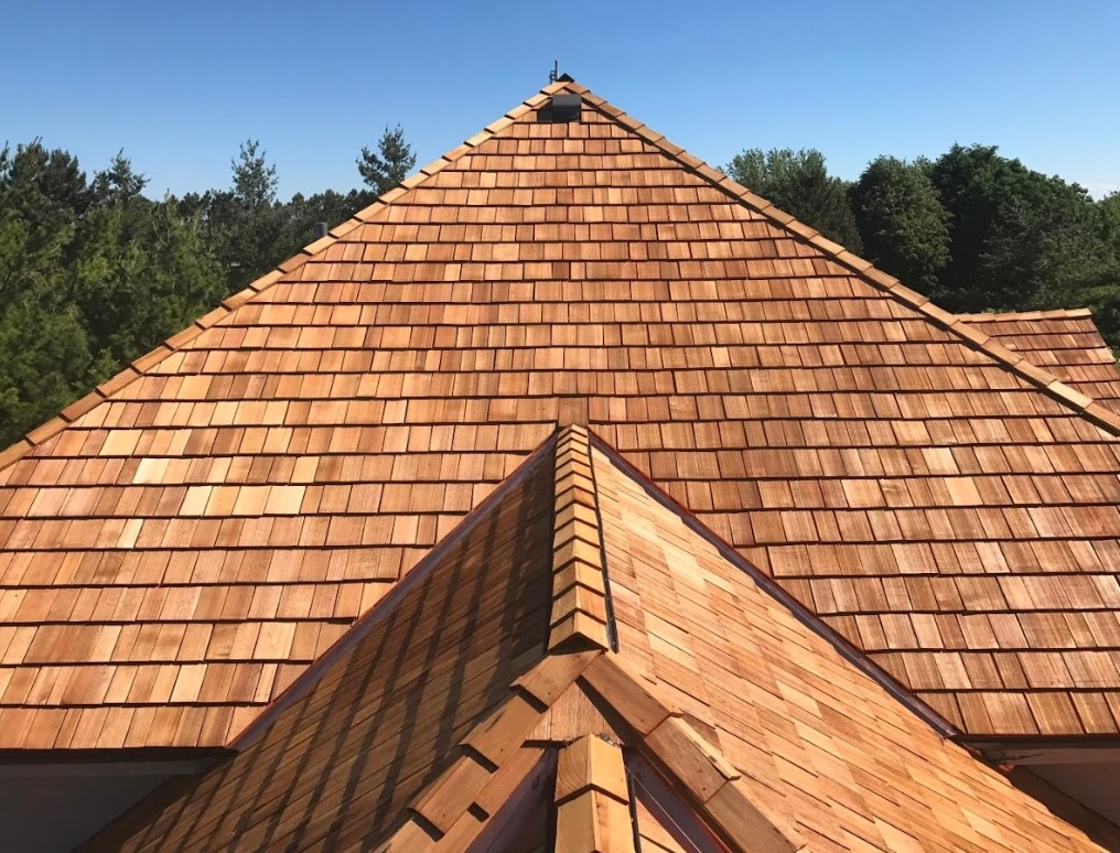 advantages of cedar roofing